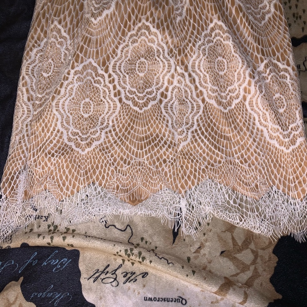 L’ATISTE Lace Dress - Picture 7 of 7